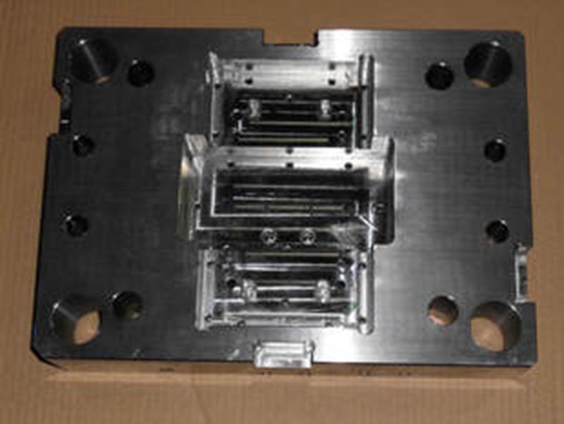 乾安精密塑料模-06